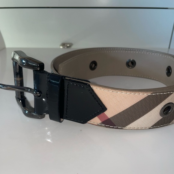 Classic Burberry belt size 32